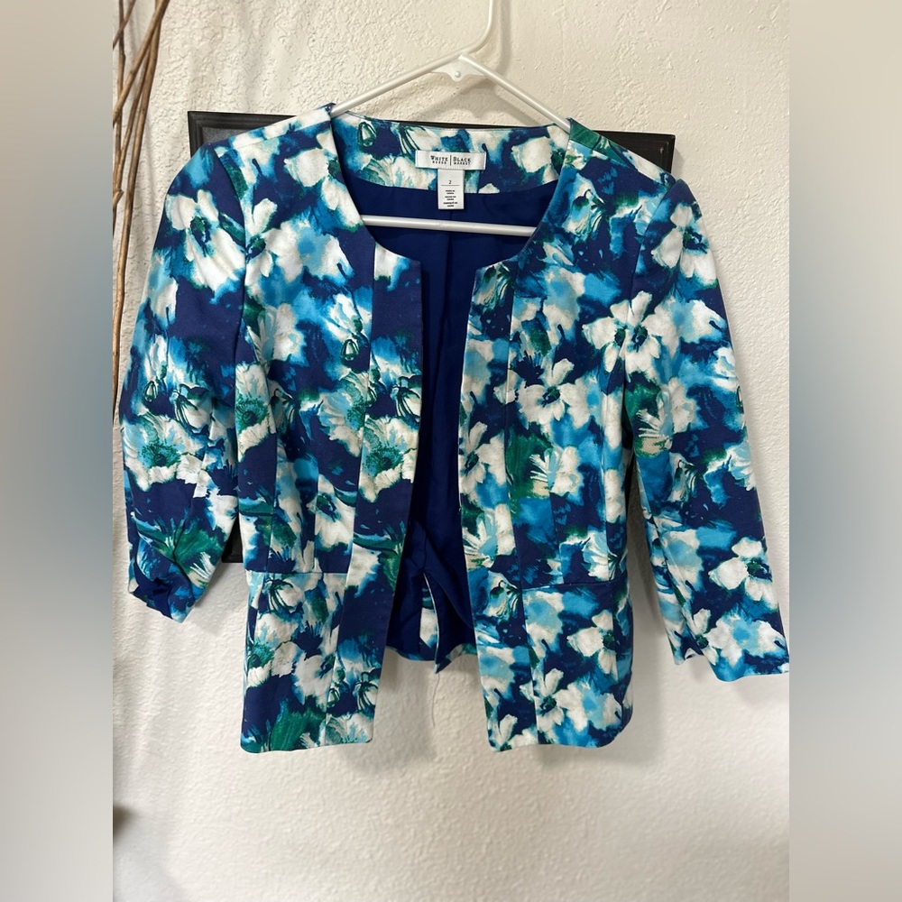 White House Black Market Super cute flora blazer
